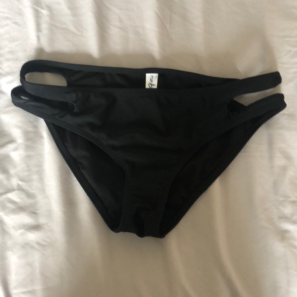 🌻❄️🍀Black bikini bottoms with slits on the sides🍀❄️🌻